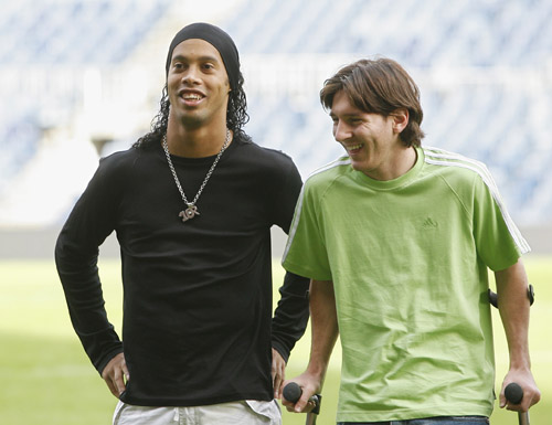 阿斯：即使巴萨最后两轮欧冠全胜，也大概率要去踢附加赛（阿斯报：即便巴萨余下两场欧冠全胜，仍大概率要打附加赛）