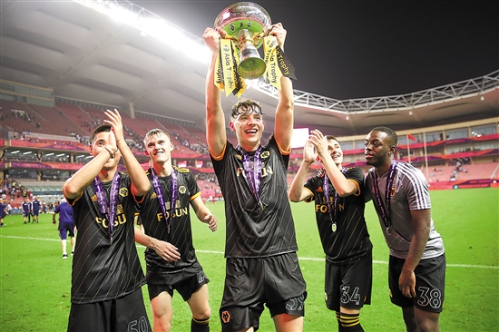 侯森：真不想看到一次次从门里捡球了；我们离不了球迷的支持