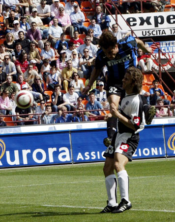 费内巴切官方：塔利斯卡右腿腘绳肌受伤，将缺席三到四周（费内巴切通报：塔利斯卡右腿腘绳肌受伤，预计缺席3至4周）