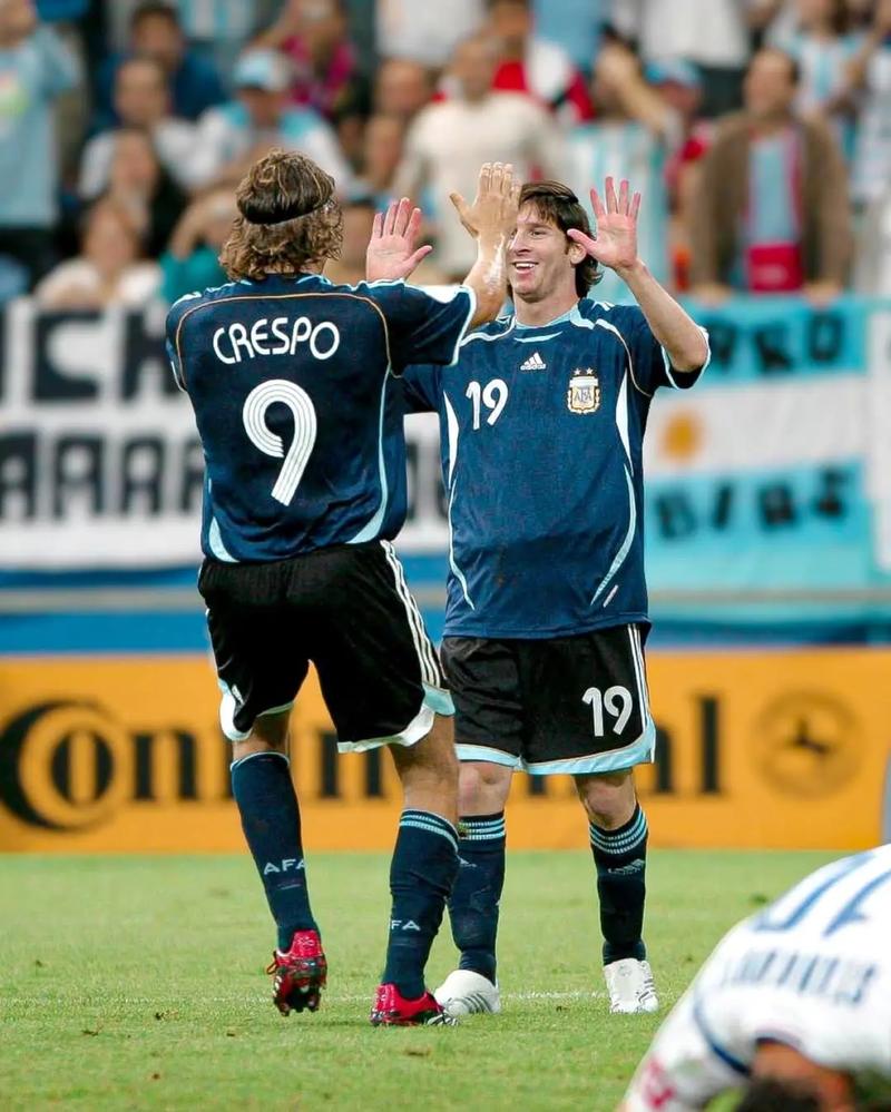 率队四冠+队史欧冠首封！官方：恩里克当选FIFA年度最佳教练​（带队夺四冠并创欧冠队史首零封！官方宣布：恩里克荣膺FIFA年度最佳教练）