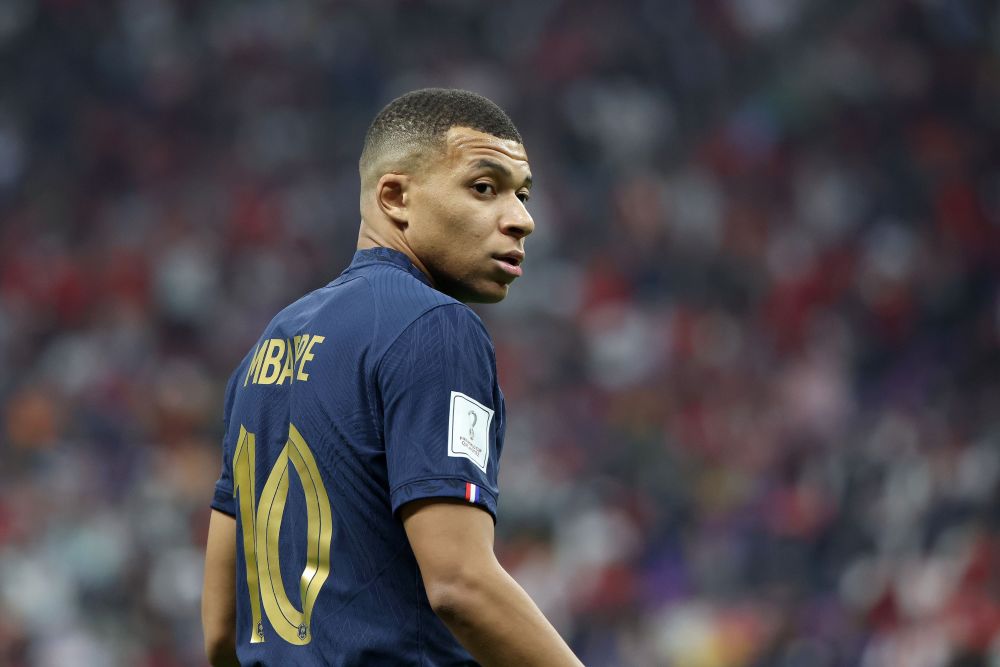 西甲：巴萨客场2-2战平塞维利亚（西甲：巴萨做客与塞维利亚2-2握手言和）